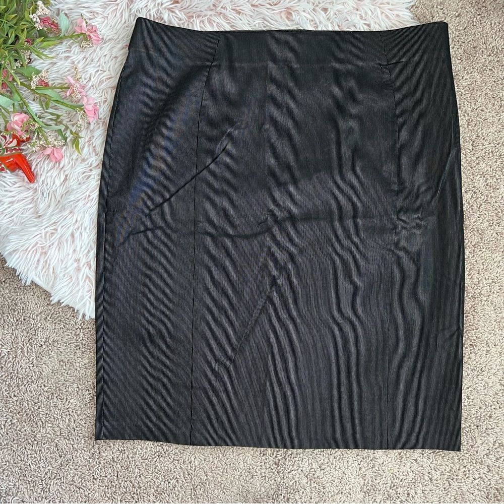 Cato NWT Black & White Pinstripe Pencil Pull On Stretch Career Skirt Plus 20W